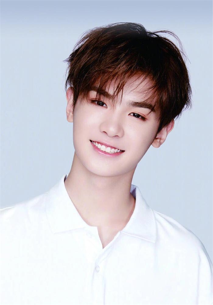 黄明昊