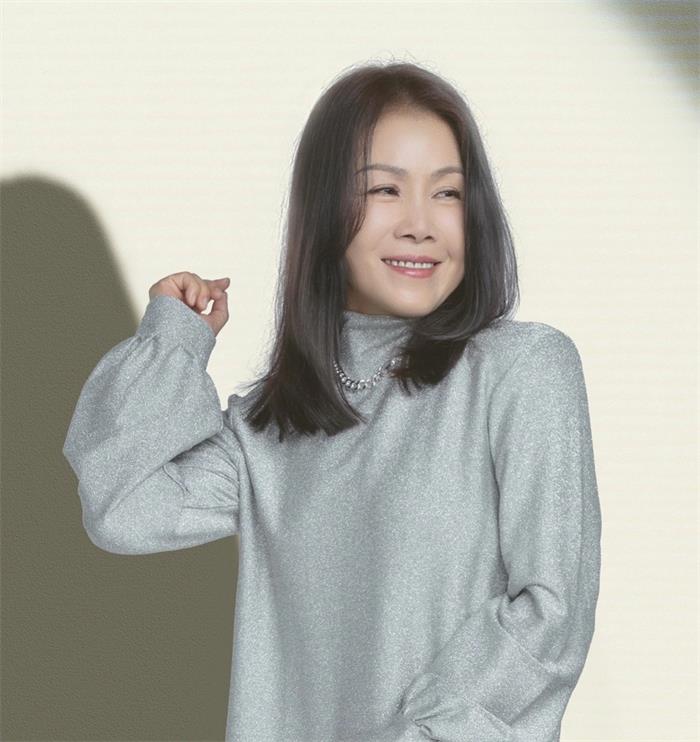 田震